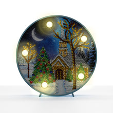Lade das Bild in den Galerie-Viewer, Diamond Painting Ronde Lampje - Kerstboom met Kerk