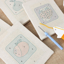Afbeelding in Gallery-weergave laden, Punch Needle Set - 4 Mini Canvas Fruit