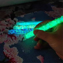 Lade das Bild in den Galerie-Viewer, Diamond Painting Pen - Glow in the Dark