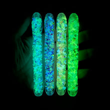 Afbeelding in Gallery-weergave laden, Diamond Painting - Glow in the Dark Pen met Opbergdoosje
