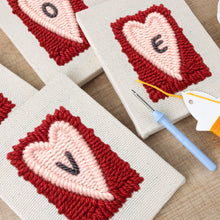 Afbeelding in Gallery-weergave laden, Punch Needle Set - 4 Mini Canvas Liefde
