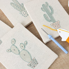 Afbeelding in Gallery-weergave laden, Punch Needle Set - 4 Mini Canvas Cactussen
