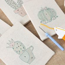 Afbeelding in Gallery-weergave laden, Punch Needle Set - 4 Mini Canvas Cactussen Set 2
