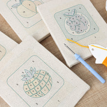 Afbeelding in Gallery-weergave laden, Punch Needle Set - 4 Mini Canvas Fruit Set 2

