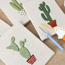 Afbeelding in Gallery-weergave laden, Punch Needle Set - 4 Mini Canvas Cactussen
