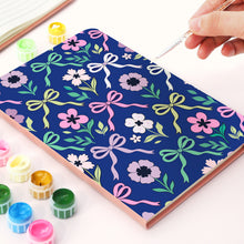Afbeelding in Gallery-weergave laden, Schilderen op Nummer Notitieboek - Bloemen en Strikjes

